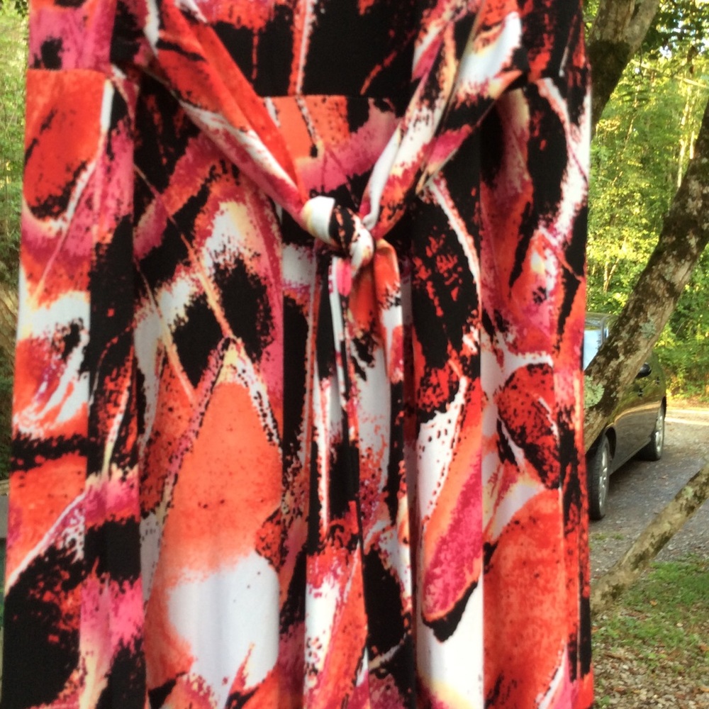 B. Smart Maxi Dress - Picture 7 of 7